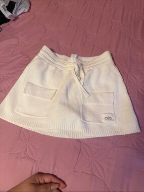 ALO Yoga Cream Knit Mini Skirt with Front Pockets
